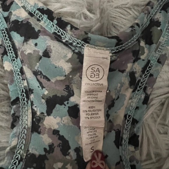 Sage workout top - Picture 3 of 5